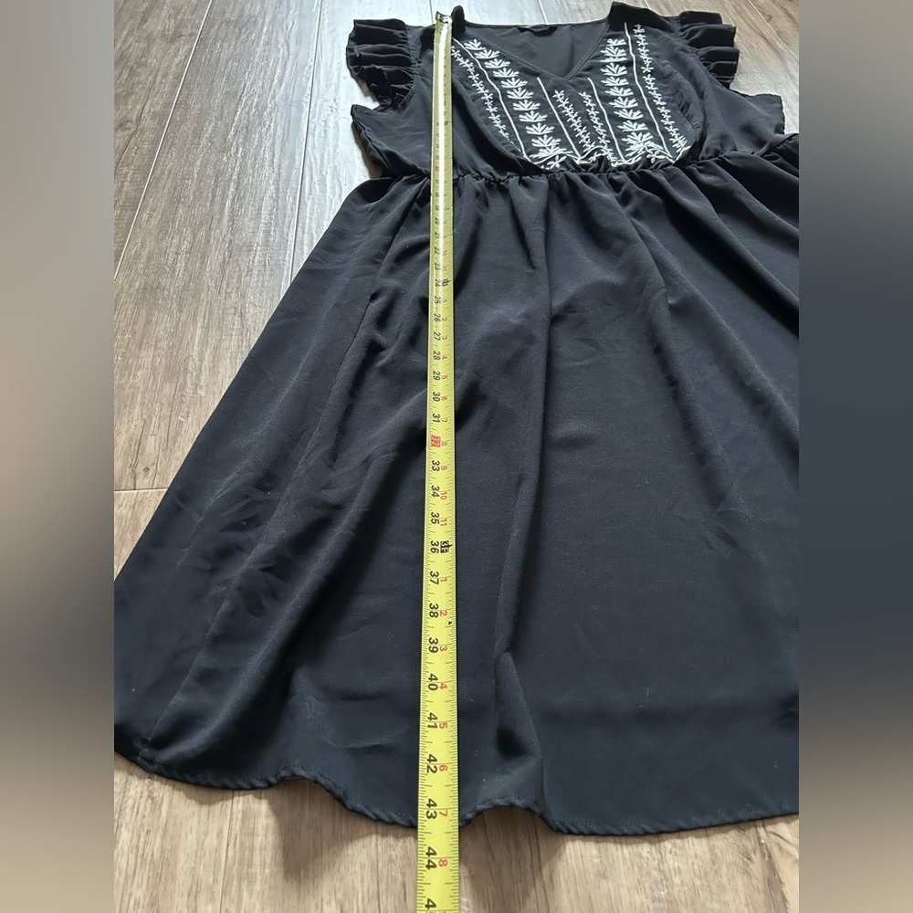 BloomChic Black Dress with White Embroidery boho bohemian summer flowy flutter - Picture 9 of 9